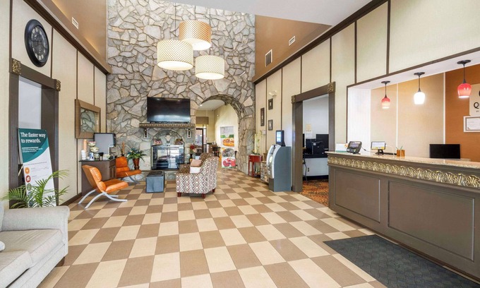 Hickory Hotel | Quality Suites Hickory South