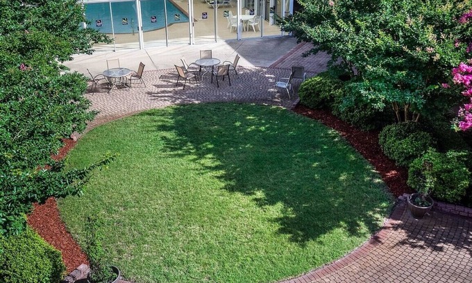 Northwest Hotel | Quality Suites Lake Wright - Norfolk Airport