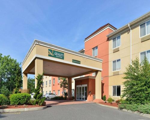 Stratford Hotel | Quality Suites Stratford