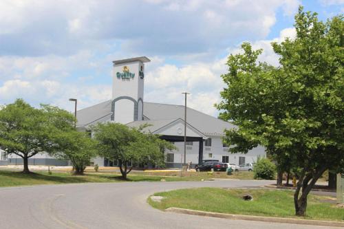 Waldorf Hotel | Quality Suites Waldorf