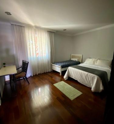 Cidade Dutra House | Quarto amplo e confortável