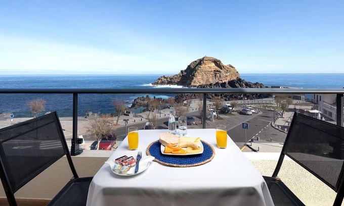 Porto Moniz Apartment | Quarto Confort vel com uma Excelente Vista Mar