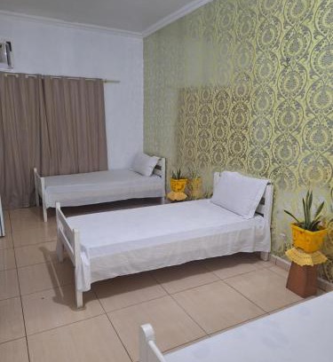 Alvorada House | Quarto triplo com banheiro compartilhado