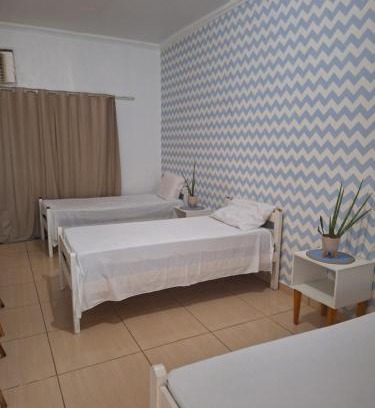 Alvorada House | Quarto triplo com banheiro compartilhado