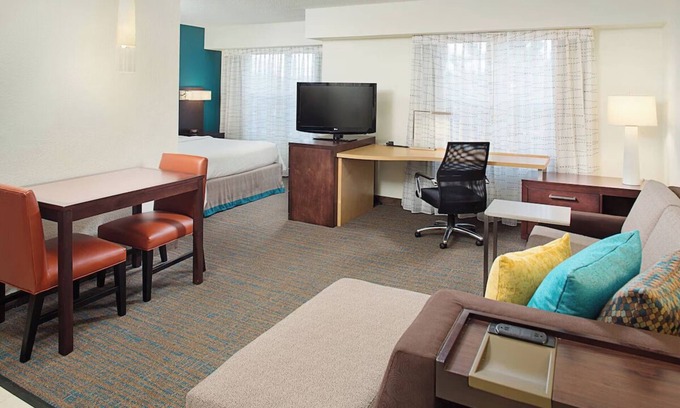 Rosemont Hotel | Queen Studio, Hyatt House Chicago, Complimentary Breakfast, Shopping Proximity