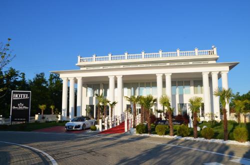 Dobrčane Hotel | Queen Vali Palace