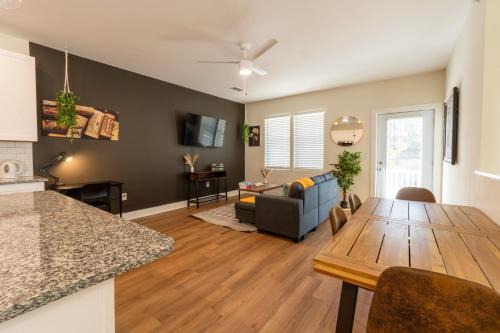 Wilmington Apartment | Queenbed Pooltable Wifi Downtown-wilmington