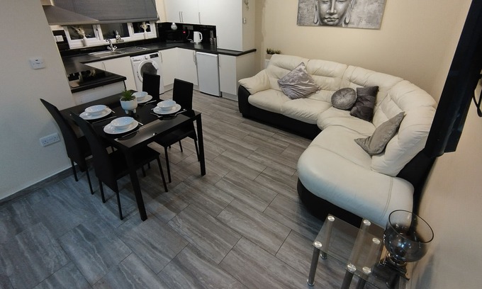 Pembroke Dock House | QUEENS HOLIDAY APARTMENT, family friendly in Pembroke Dock