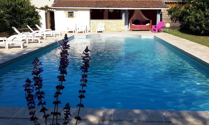 Duravel House | Quercynoise farm w/pool, peaceful setting, in the vineyards of wine from Cahors