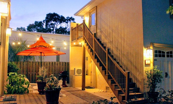 Laurel Park House | Quick and Easy Walk Downtown - Tons of Amenities