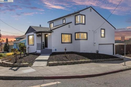 Maxwell Park Apartment | Quiet 1BR Retreat Near SF