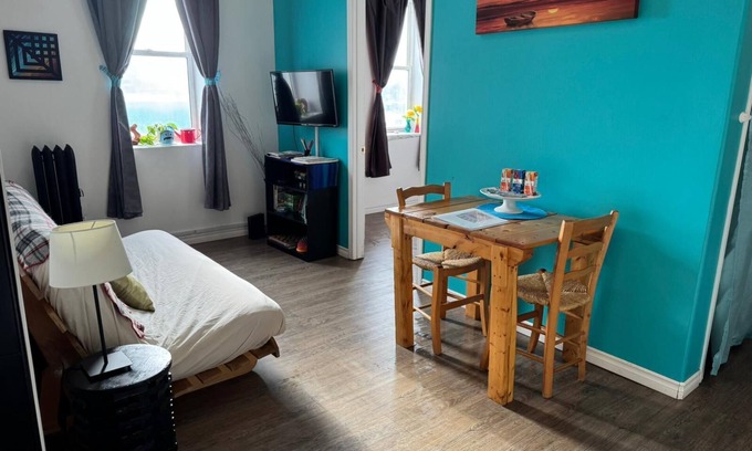 Downtown Winnipeg Apartment | Quiet and beautiful reprieve in central Winnipeg