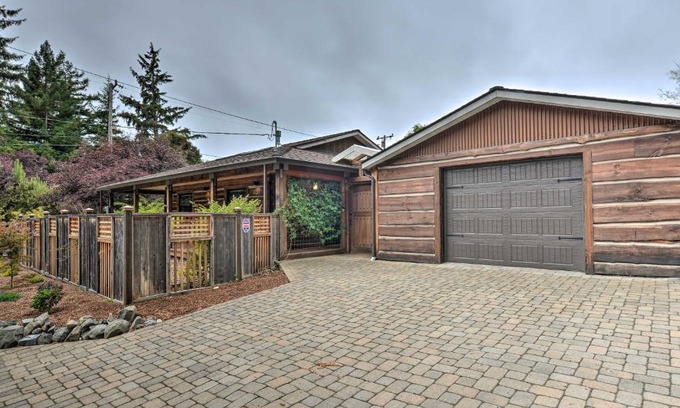 Eureka House | Quiet and Cozy Eureka Home Near Sequoia Park and Zoo!