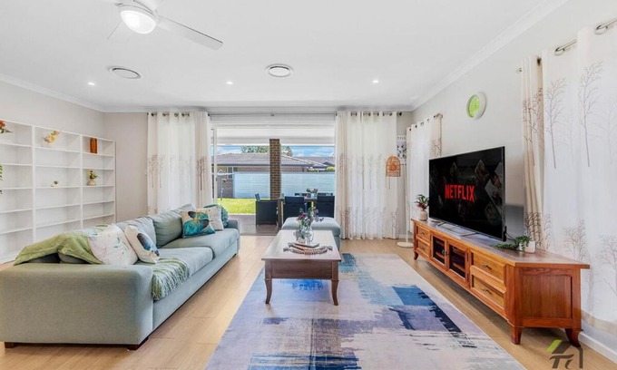 Hornsby Villa | Quiet and warm 4 Bedrooms in Hornsby