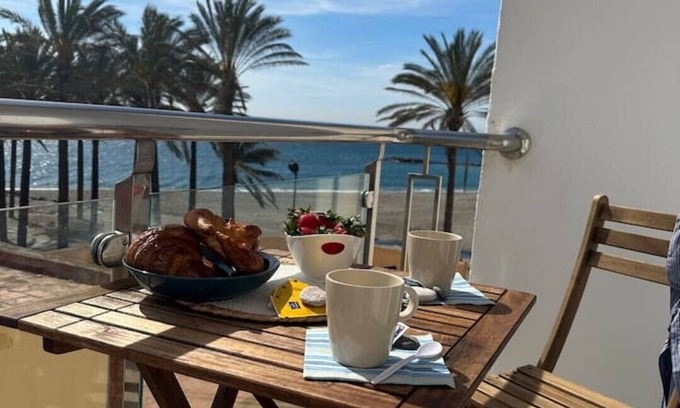 Torrenueva Apartment | Quiet apartment on the beach