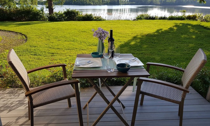 Wasserburg am Inn Apartment | Quiet apartment with terrace for 2 pers. Lake view, direct lake access