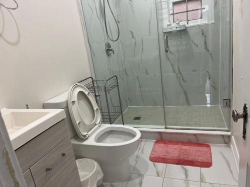 Newtonbrook House | Quiet Budget Room Easy Transit North York