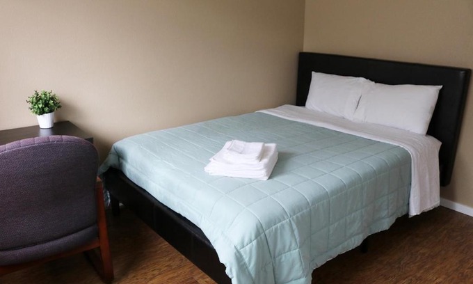 Haller Lake House | Quiet, clean and comfortable room