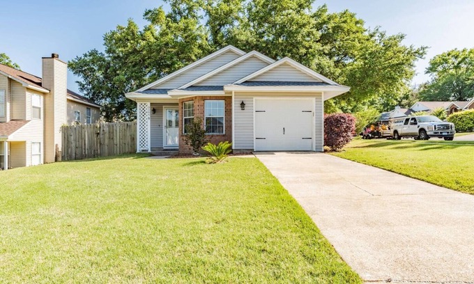 Ferry Pass House | Quiet Cottage by UWF & West Fl Hospital