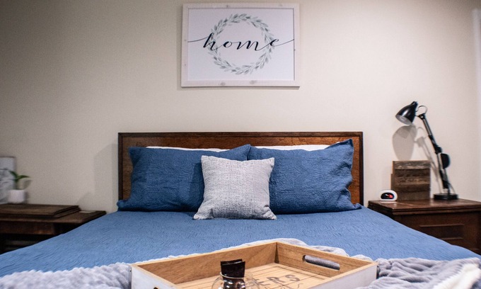 Clarkdale Cottage | Quiet Cottage on acreage and small lake - 18yrs+