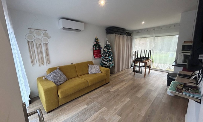 Mensignac Apartment | Quiet country apartment with Clim