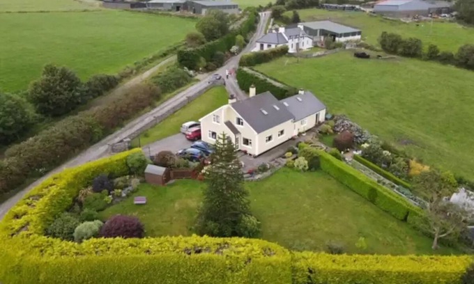 Shiplake House | Quiet country house, adjacent to a working dairy farm