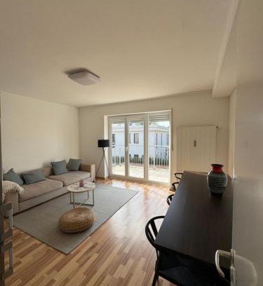 Neuhausen - Nymphenburg Apartment | Quiet Family Apartment - 10 min to Center & Oktoberfest - Free Parking - Balcony - near Nymphenburg Palace & Botanical garden