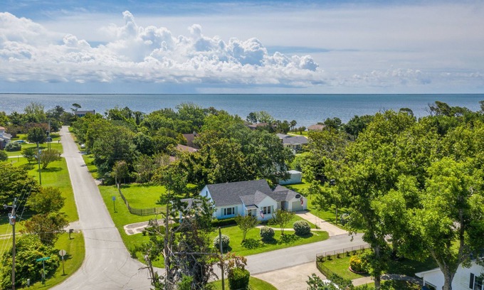 Marshallberg House | Quiet getaway to a small, safe and peaceful coastal town: 120/night