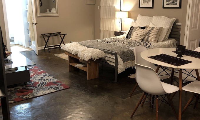 Radnor Cottage | Quiet guest house 4 miles from Broadway. 30 night minimum