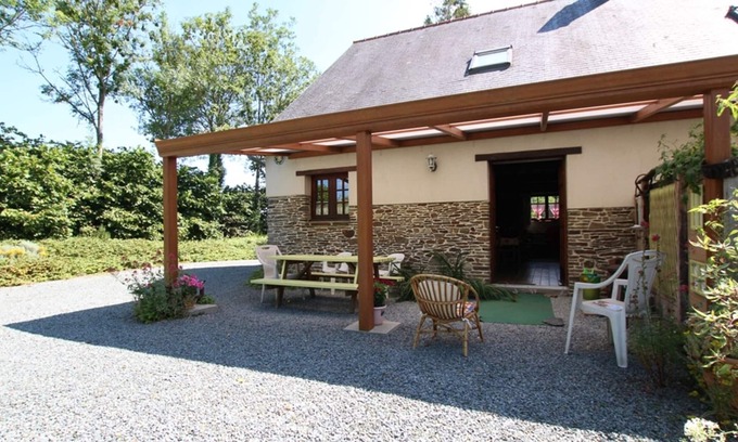 Bourgvallees Cottage | Quiet house with fireplace in Vire Valley, near Saint Lô