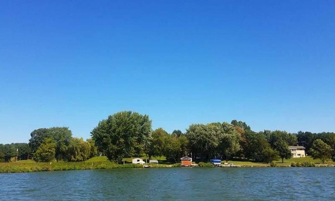 Fox Lake House | Quiet Lakefront home on 5 acres