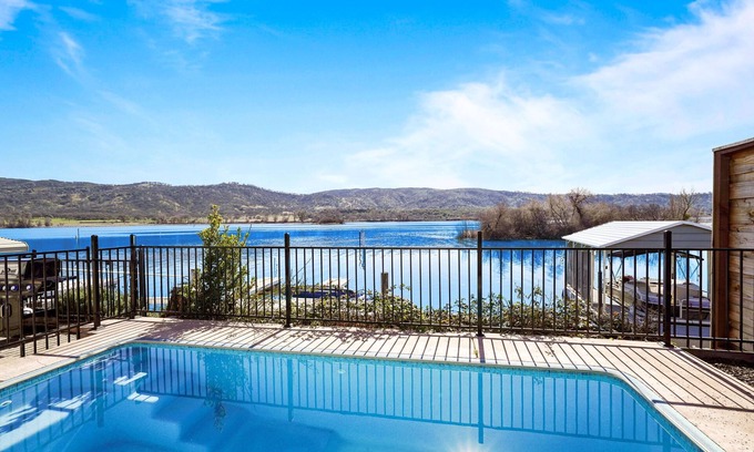 Clear Lake House | Quiet Lakefront Escape-Pool/GameRoom/ArcadeGames/Pedal Boats/Kayak/FirePit/Dock