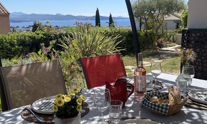 La Ciotat Apartment | QUIET location on the heights of La Ciotat - PANORAMIC VIEW over the bay - Charming.