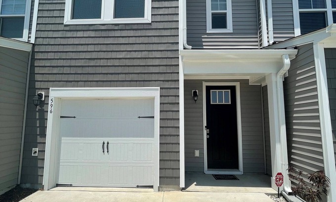 Murraysville House | Quiet neighborhood, close to beaches, downtown, and all Wilmington has to offer!