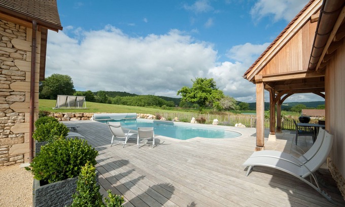 Sergeac House | Quiet new house with character, private heated pool