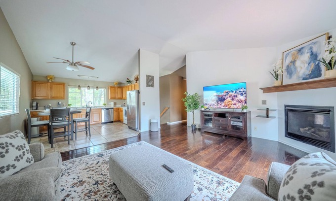 Omaha House | Quiet retreat yet couple mins to Costco Walmart Target and all major shopping.