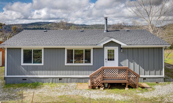 Penn Valley House | Quiet Rough and Ready Vacation Home w/ Deck!