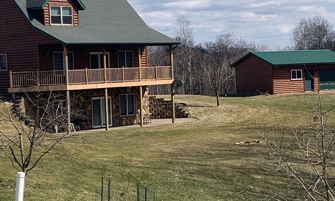 Alma Cabin | Quiet, secluded bluff top cabin with beautiful sunsets