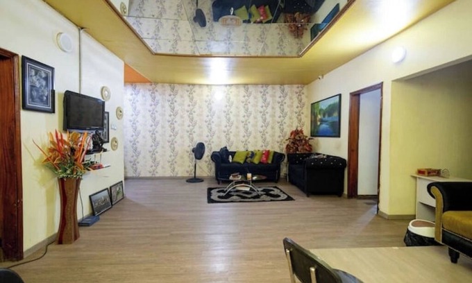 Lagos House | Quiet Suburb 15 mins to airportnn