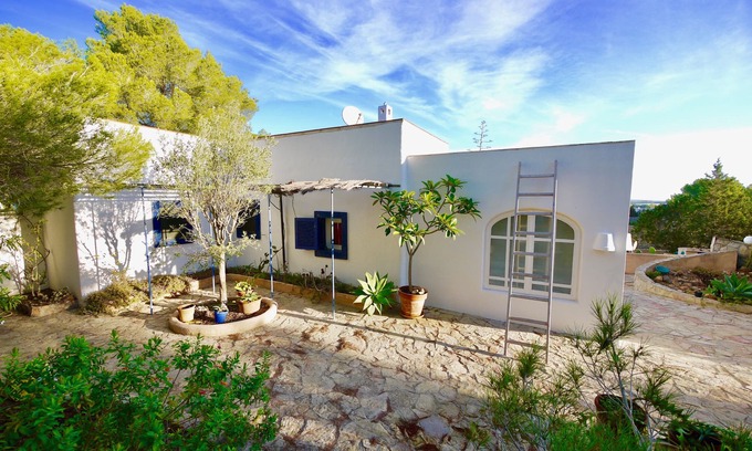 La Savina House | Quiet vacation home with terrace, large garden and far-reaching sea views