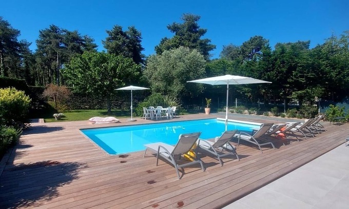 Ars-en-Re Villa | Quiet villa between pine forest and ocean.