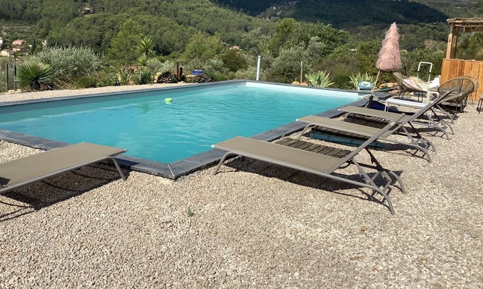 Sollies-Toucas Villa | Quiet villa with swimming pool