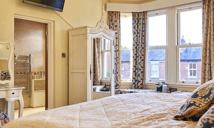 Stratford-upon-Avon Bed & Breakfast | Quilt and Croissants