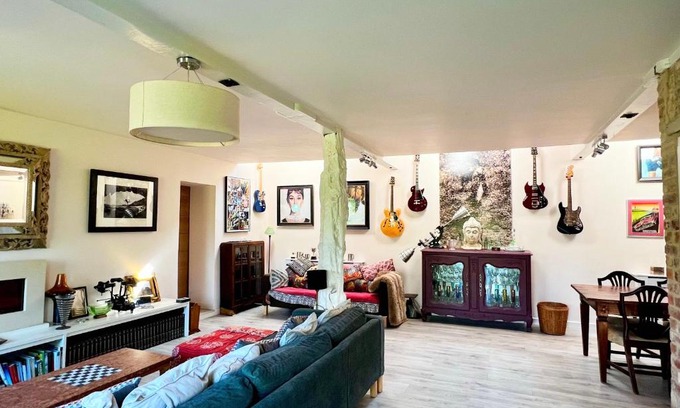 Cherhill House | Quirky Luxury Barn Sleeps 8, Pet Friendly