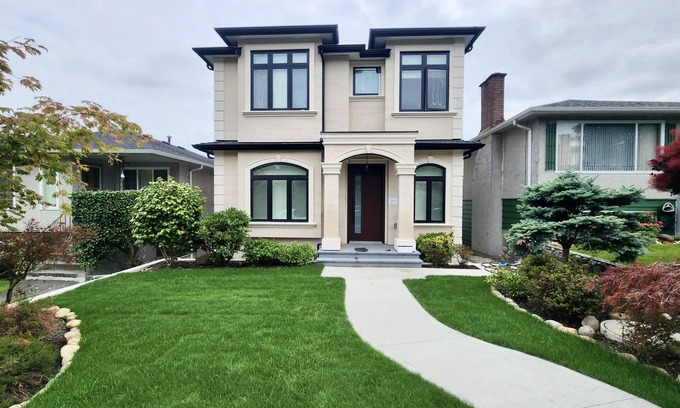 Fraserview House | Quite & Clean Modern Private 3 Bedroom 2 Bath Suite