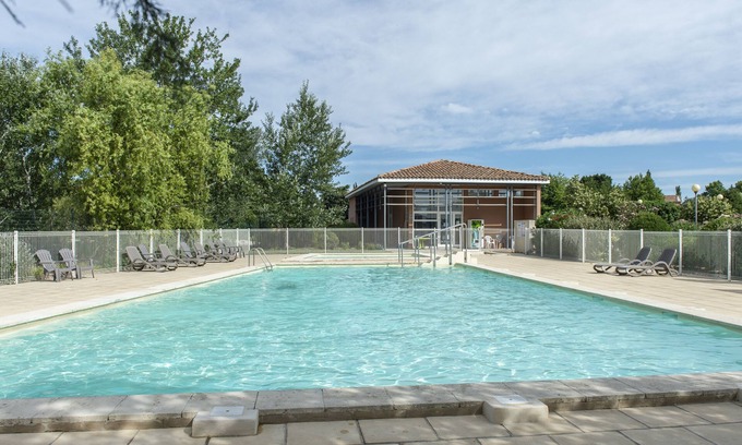 Saint-Saturnin-les-Avignon House | Résidence Sun hols - Les Rives du Lac