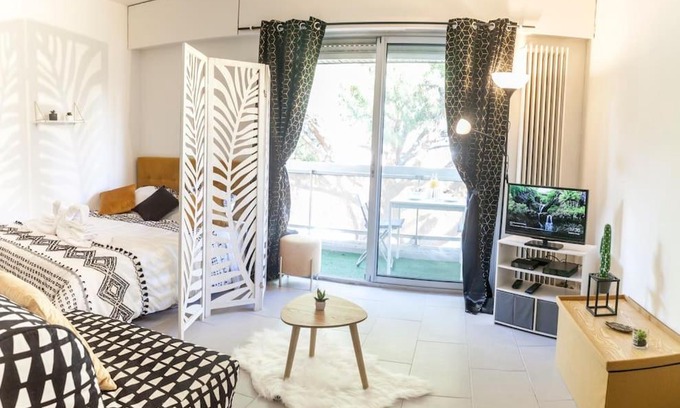 La Plage Apartment | Résidence Bord de Mer-Terasse-plage prado David