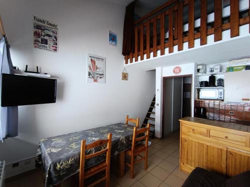 Montgenevre Apartment | Résidence Ferme D'augustin - Batiment C - Grand duplex pour 6 personnes - Skis aux pieds MAE-8904