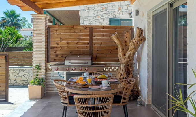 Lithakia Villa | R 1445 Superior Residence with Garden View, Outdoor Swimming Pool & Sofa Bed