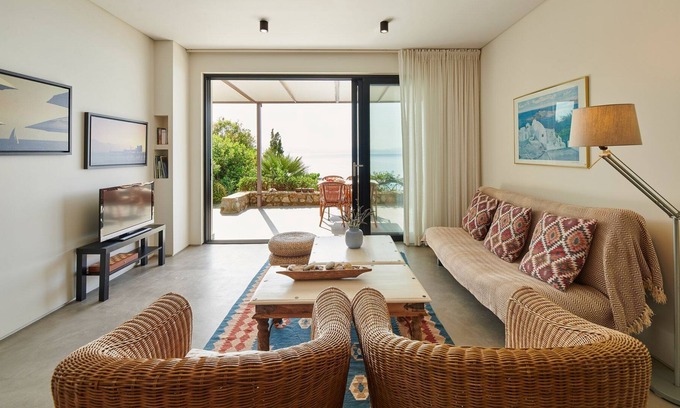 Kitries Villa | R 3038 Villa Everly WITH Garden View, Sea view & Soundproof Windows.